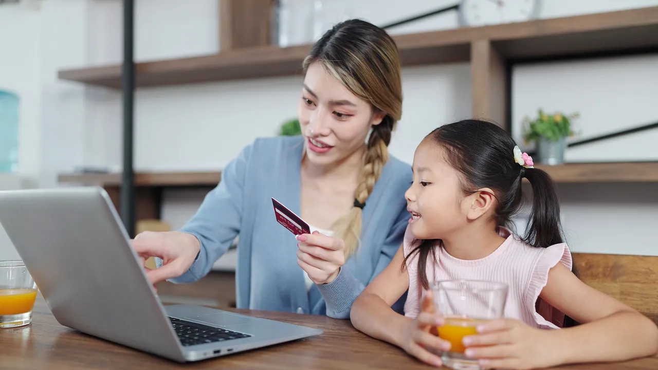 Phải liên tục thay ghế tốn kém